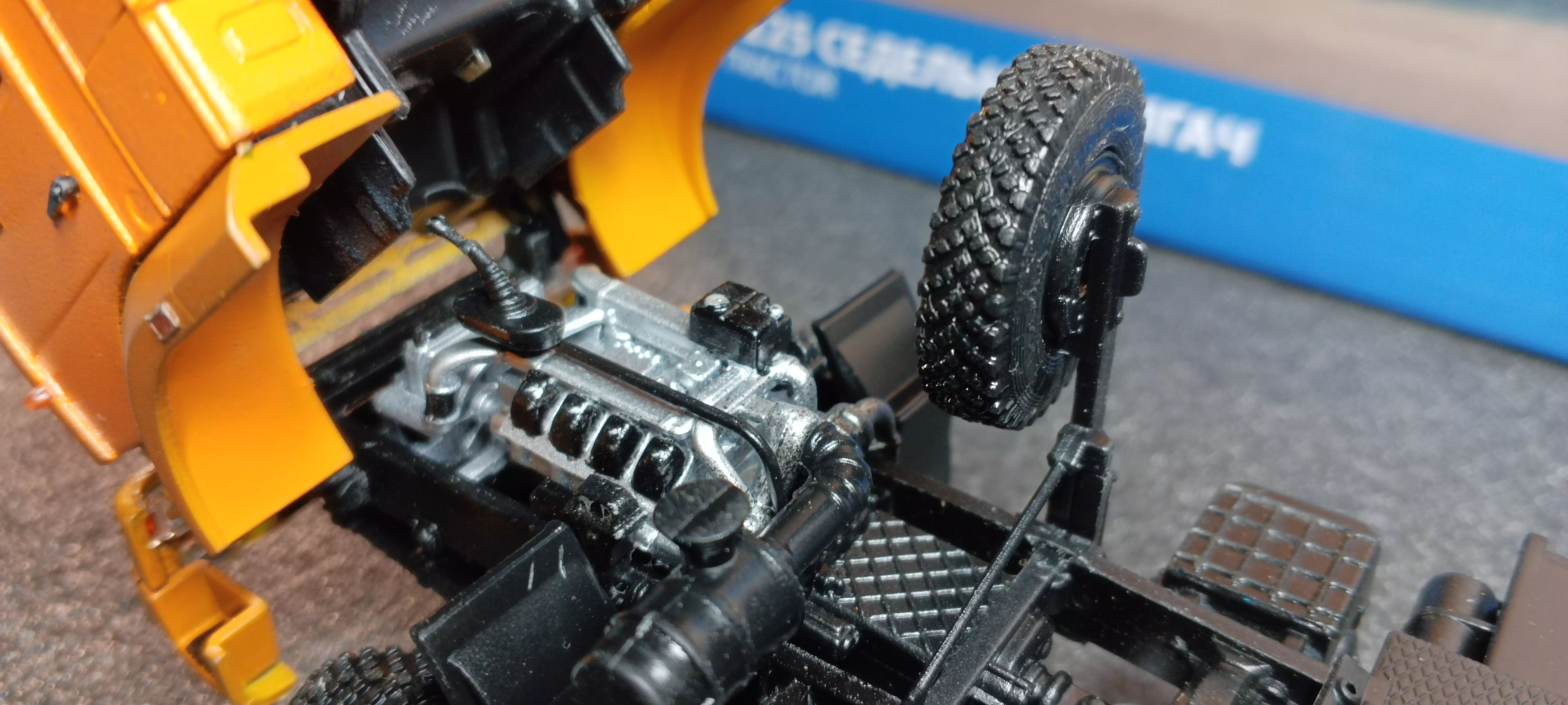 Сборная модель лесовоз с прицепом-роспуском 43204-10