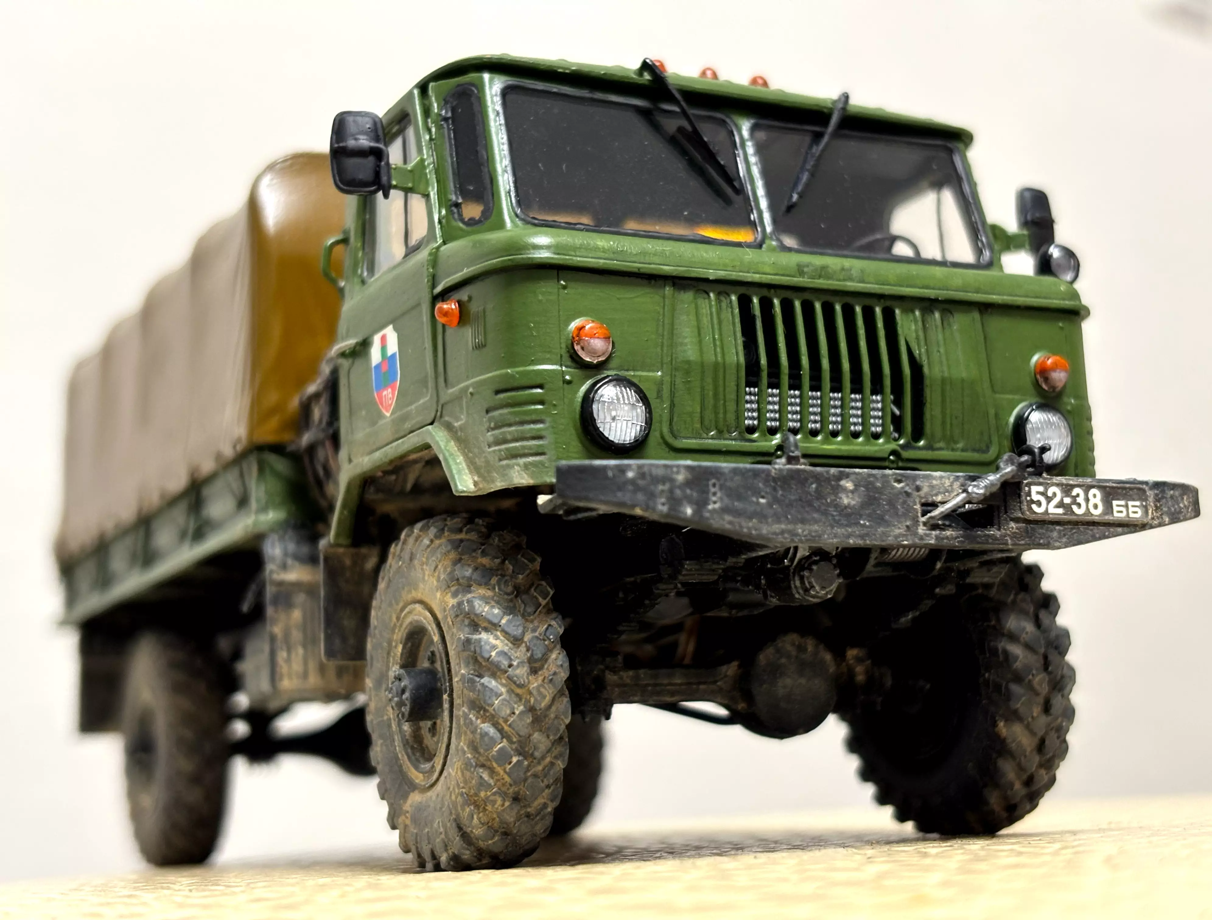 Сборная модель лесовоз с прицепом-роспуском 43204-10