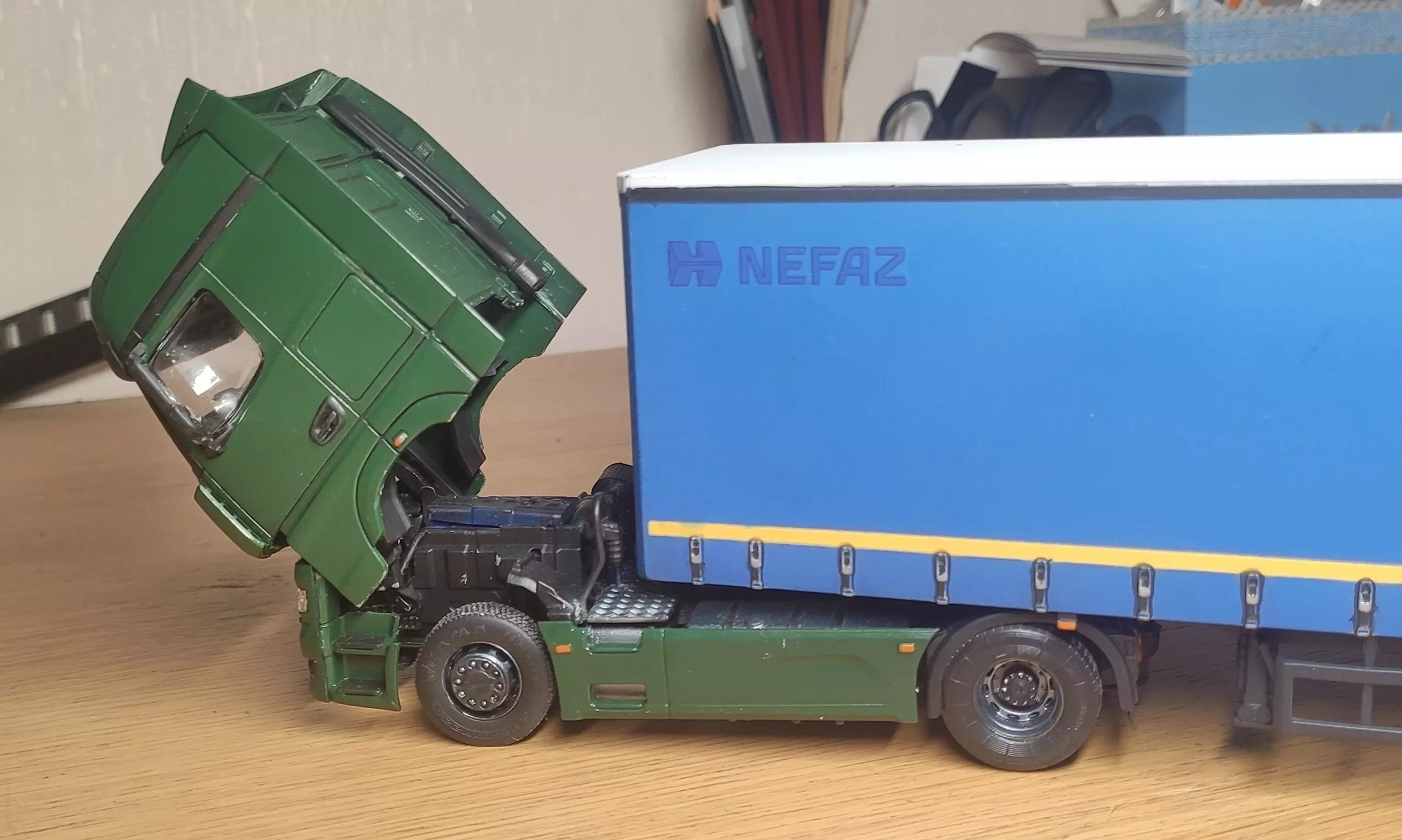 Сборная модель лесовоз с прицепом-роспуском 43204-10