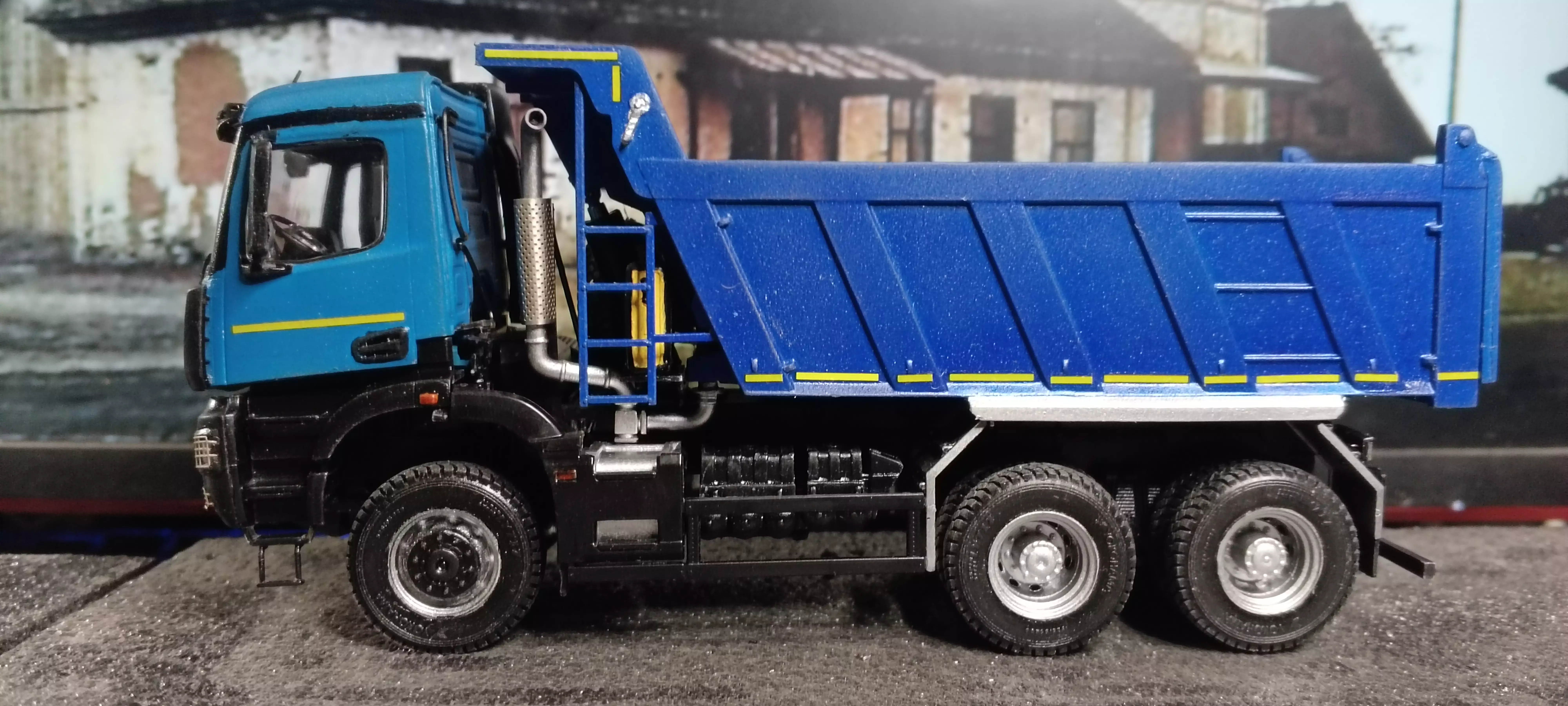 Сборная модель лесовоз с прицепом-роспуском 43204-10