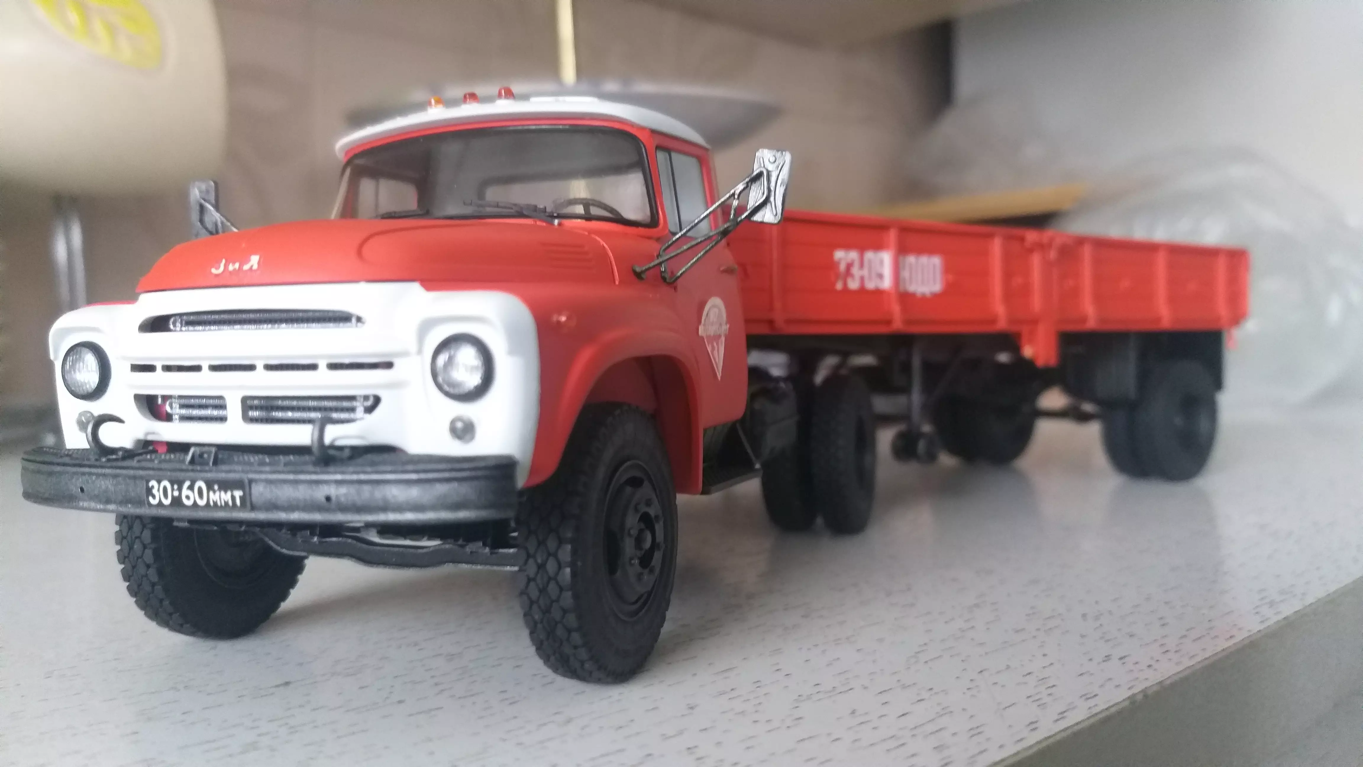 Сборная модель лесовоз с прицепом-роспуском 43204-10