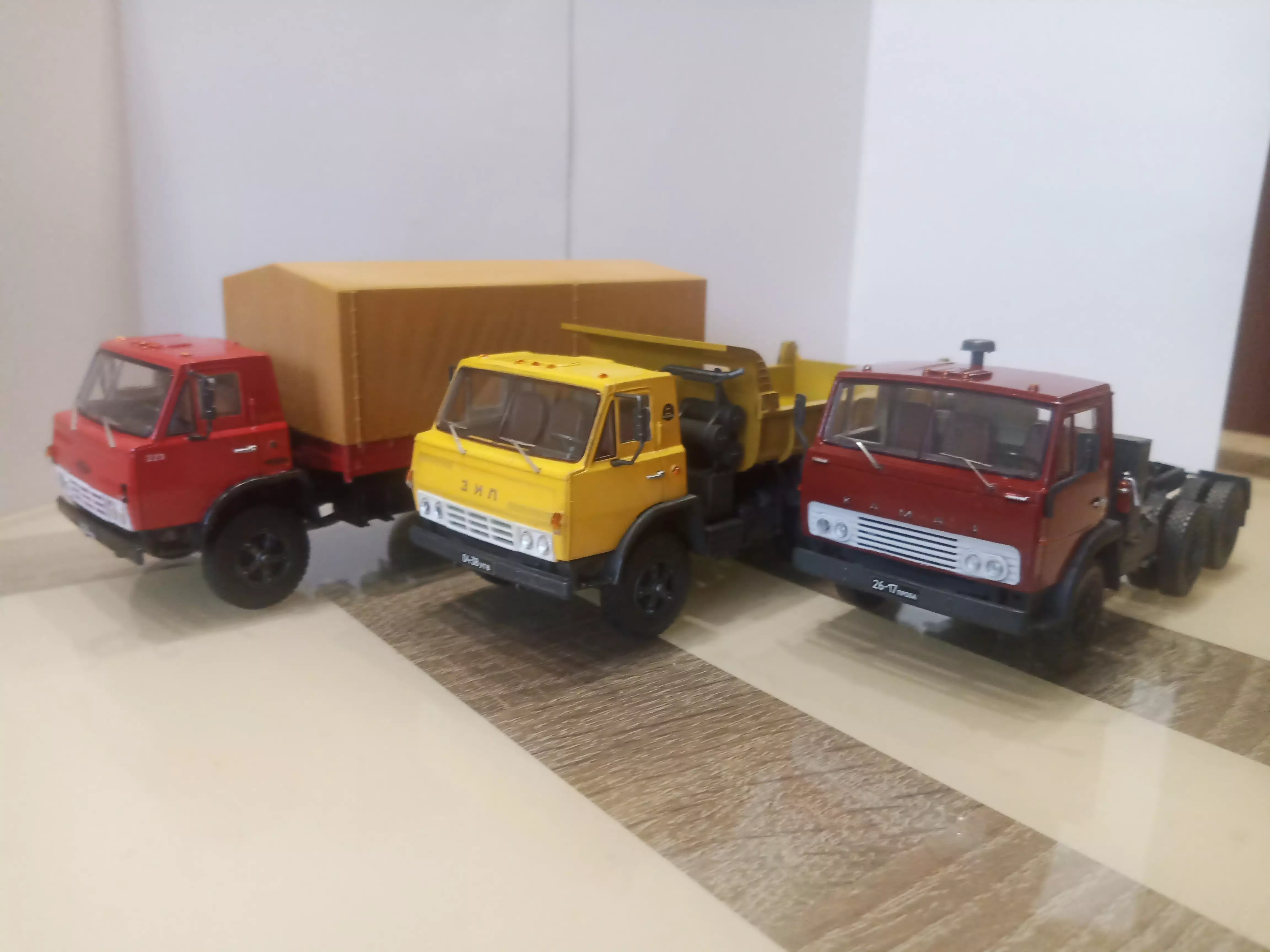 Сборная модель лесовоз с прицепом-роспуском 43204-10