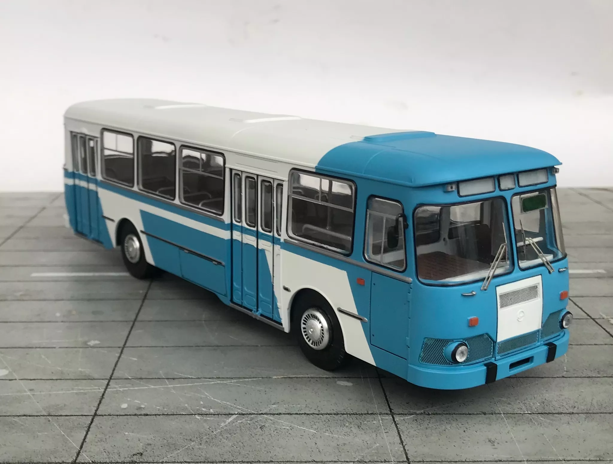 Сборная модель Городской автобус ЛИАЗ-677М