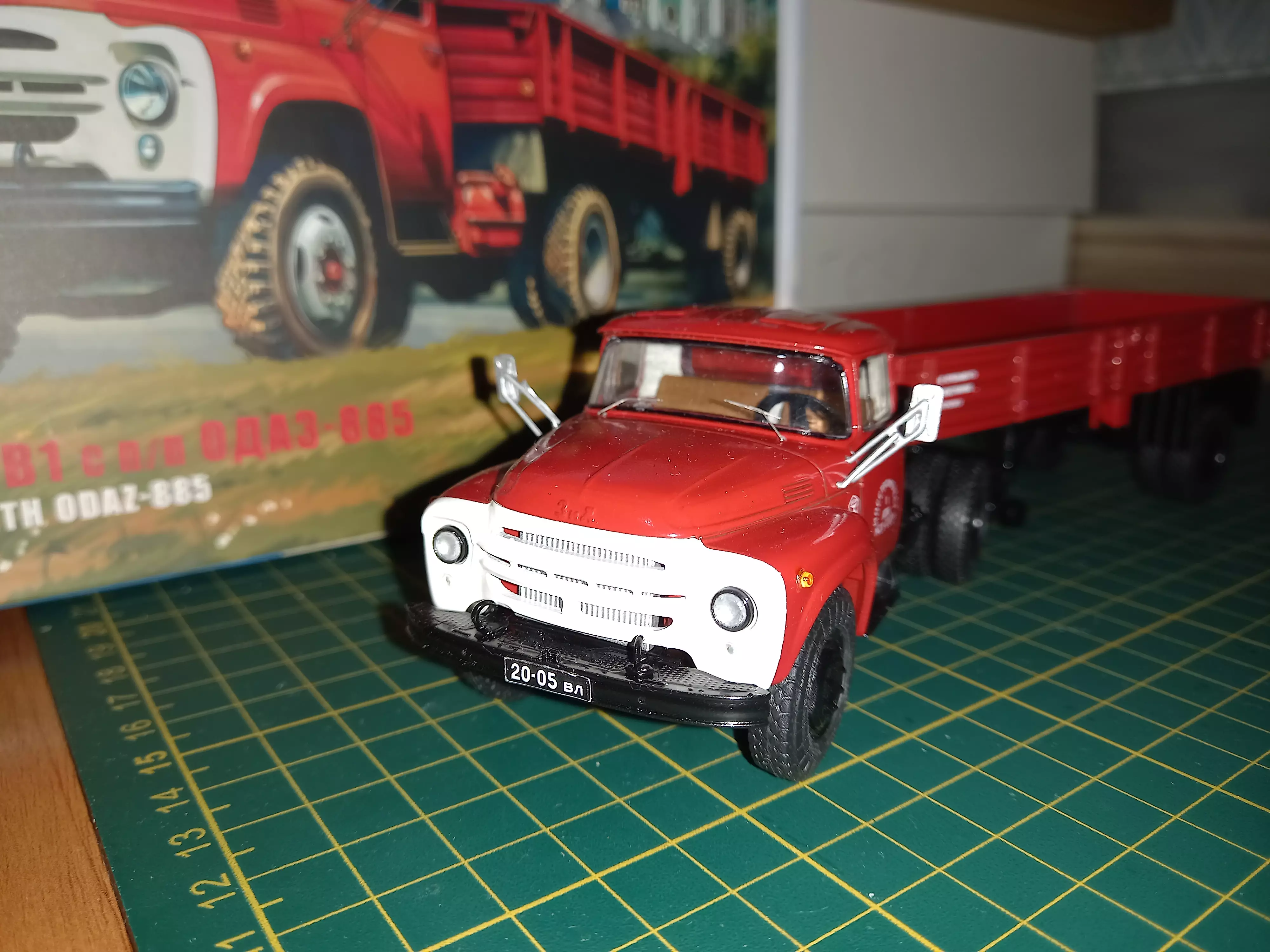 Сборная модель лесовоз с прицепом-роспуском 43204-10