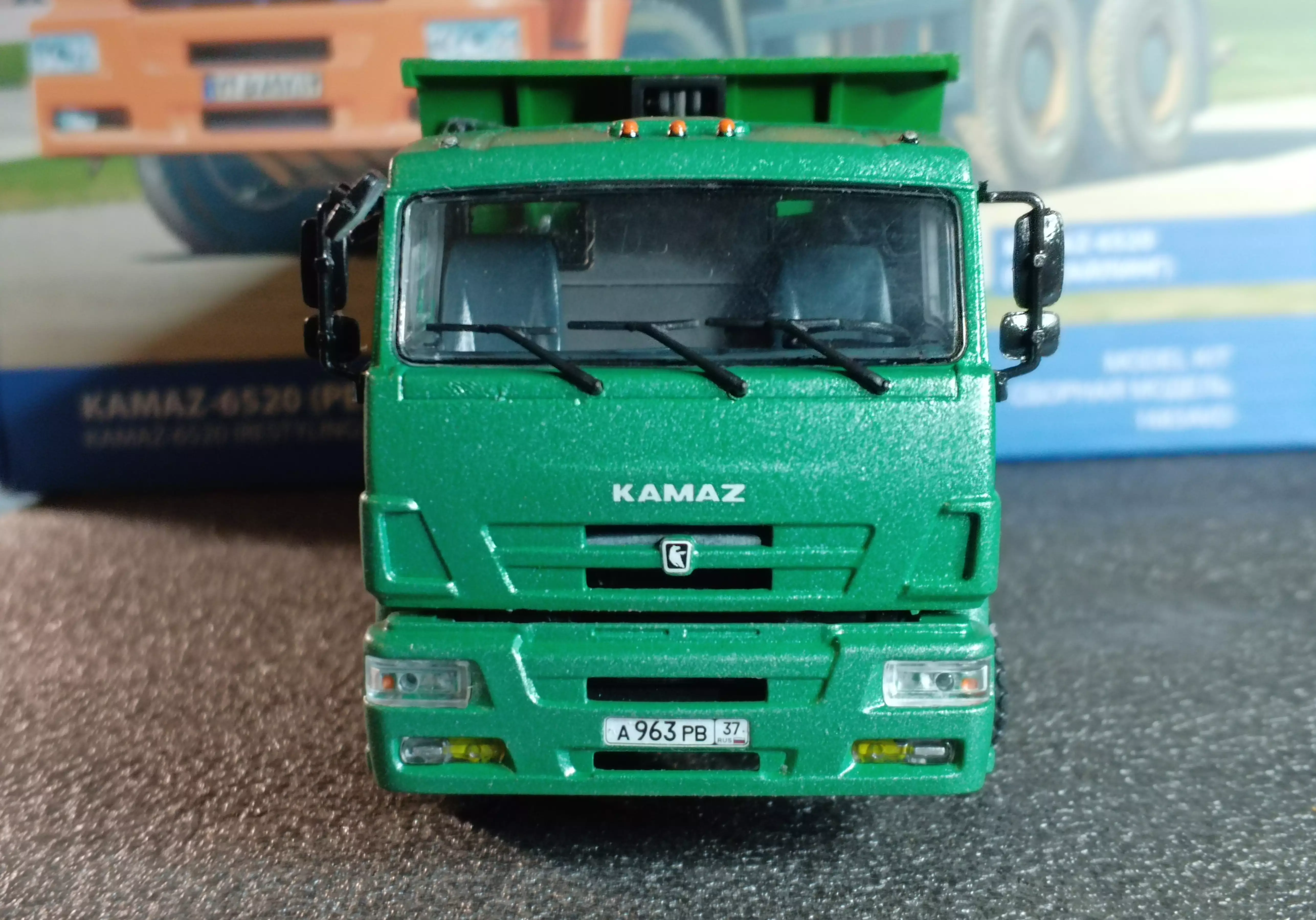 Сборная модель лесовоз с прицепом-роспуском 43204-10